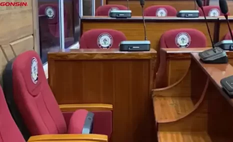 实拍肯尼亚某议会厅，10000N系列有线无线融合会议系统解决方案