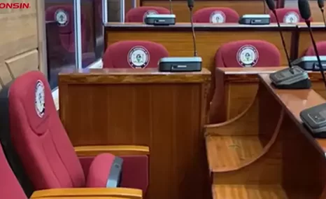 实拍肯尼亚某议会厅，10000N系列有线无线融合会议系统解决方案
